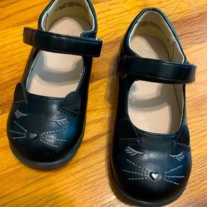 toddler shoes Size 9. Good condition
